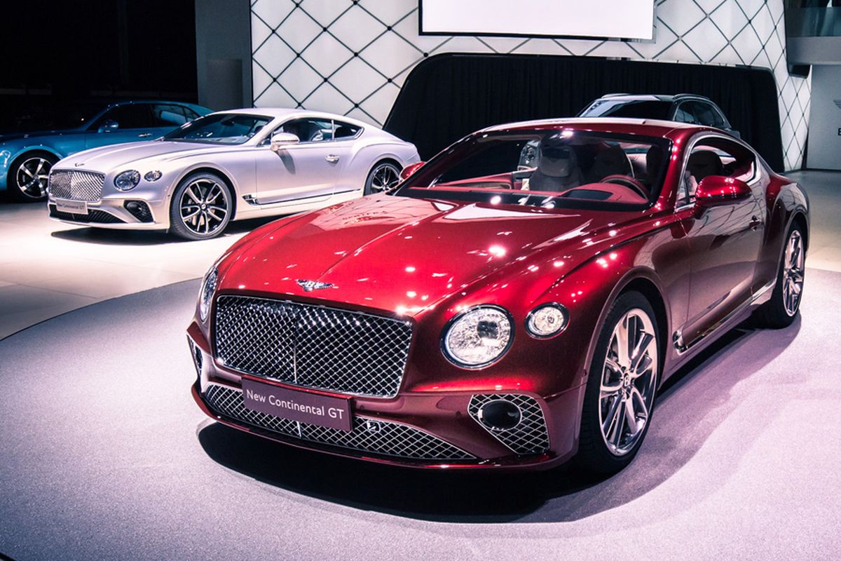 Bentley Continental GT meluncur di lantai pameran Frankfurt Motor Show 2017.