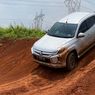 Adu Fitur Toyota Hilux Lawan Mitsubishi Triton