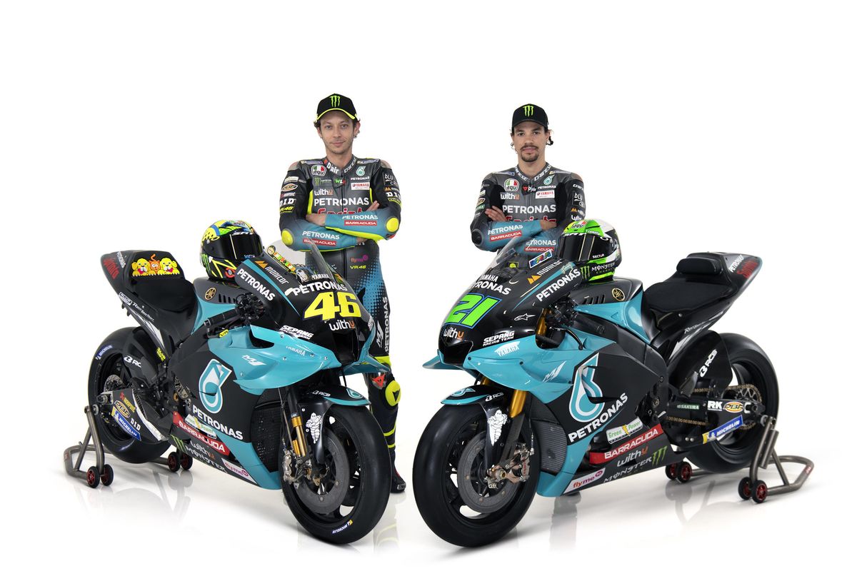 Rossi dan Morbidelli dengan livery terbaru Petronas Yamaha Sepang Racing Team