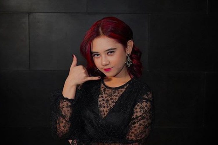 Kontestan Indonesian Idol X, Ziva Magnolya.