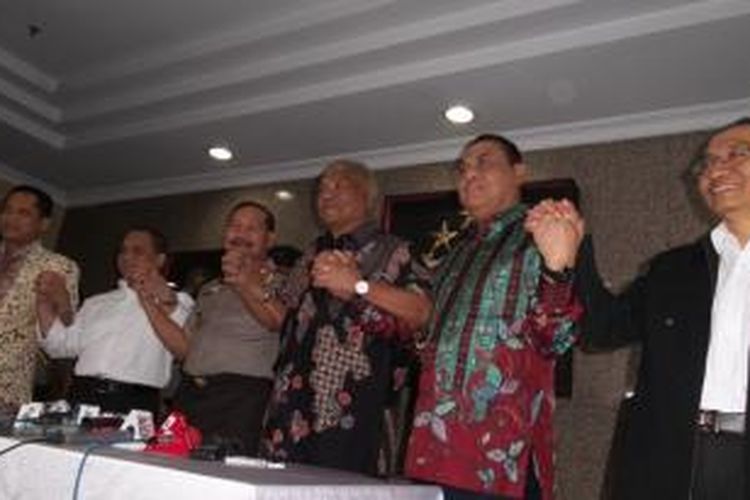 Pimpinan KPK dan Polri seusai pertemuan di Mabes Polri, Jakarta, Jumat (20/2/2015)