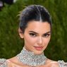 Liburan Bareng Pacar, Kendall Jenner Pamer Legging Jutaan Rupiah