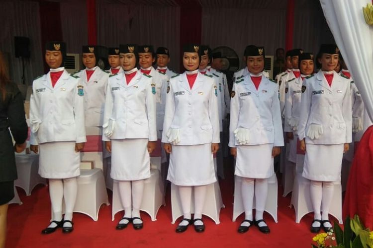 Paskibraka Tangerang Selatan saat upacara di lapangan Cilenggang, Serpong,Tangerang Selatan, Sabtu (17/8/2019)