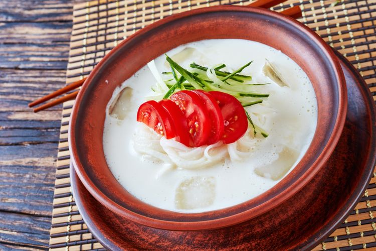 Ilustrasi kongguksu, makanan musim dingin di Korea Selatan. 