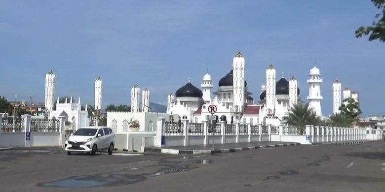 Pasca-diumukan dua warga kota Banda Aceh positif corona, Wali Kota Banda Aceh langsung memberlakukan lockdown partial di Banda Aceh. Pemerintah Kota Banda Aceh juga sudah menutup lokasi-lokasi wisata di Banda Aceh termasuk Masjid Raya Baiturrahman dari kunjungan wisatawan. 