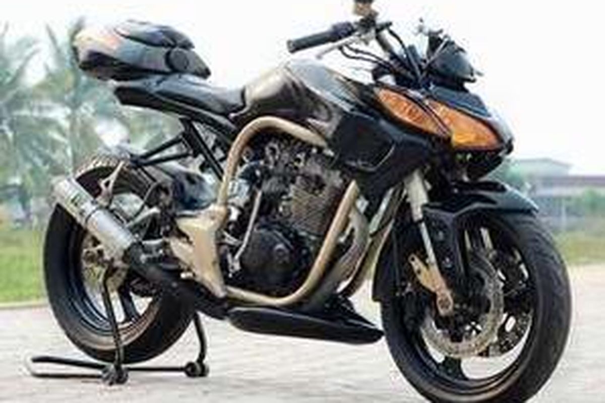 Kerangka tambahan sekaligus berfungsi sebagai dudukan tangki bensin