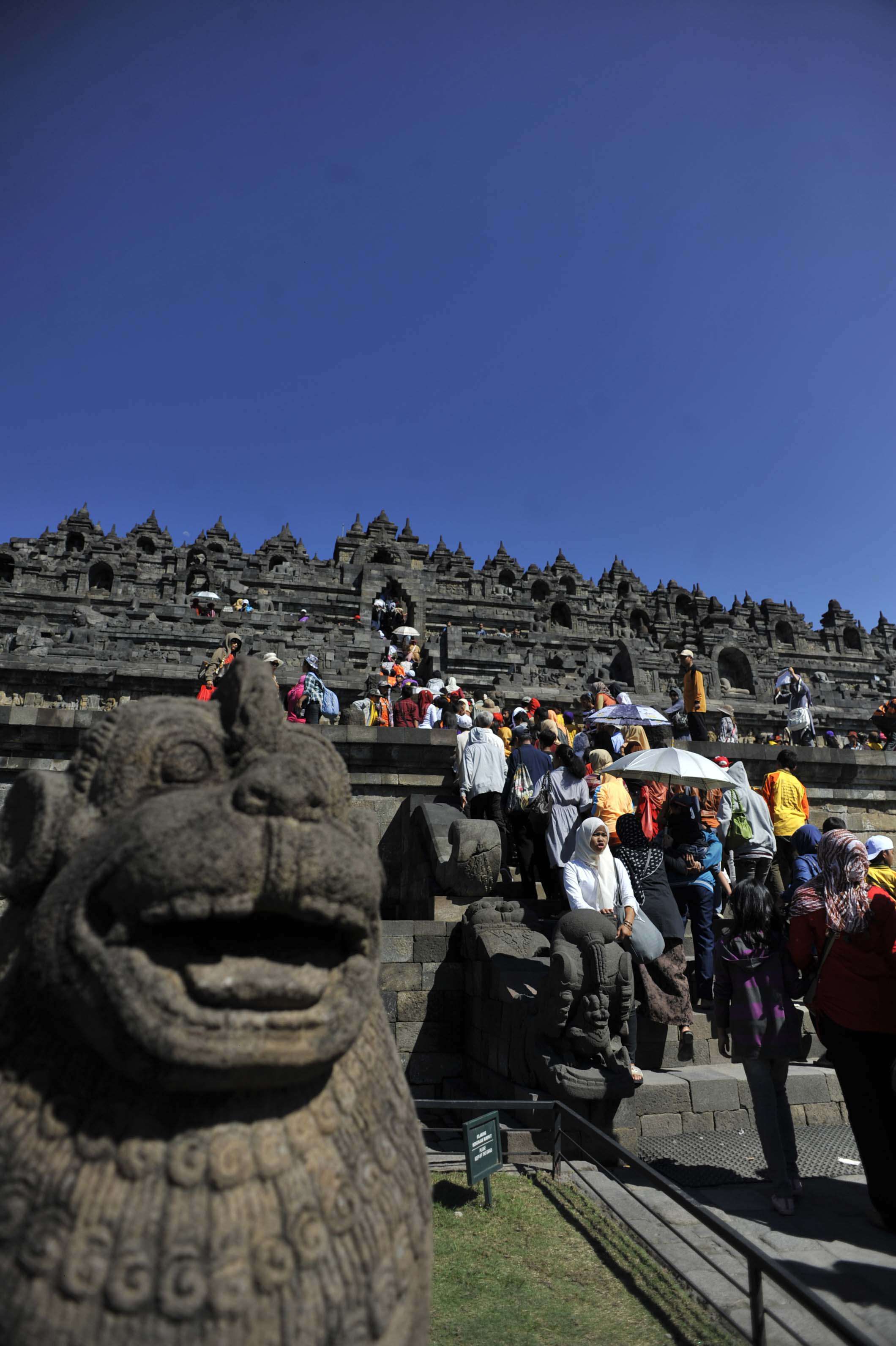 Umat Buddha Minta Rencana Komersialisasi Candi Borobudur Dikaji Ulang