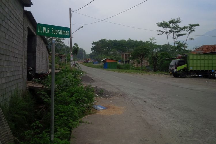 : Jalan Lingkar Ungaran, hanya terealisasi 1.6 kilometer dari 2.3 kilometer yang direncanakan. 