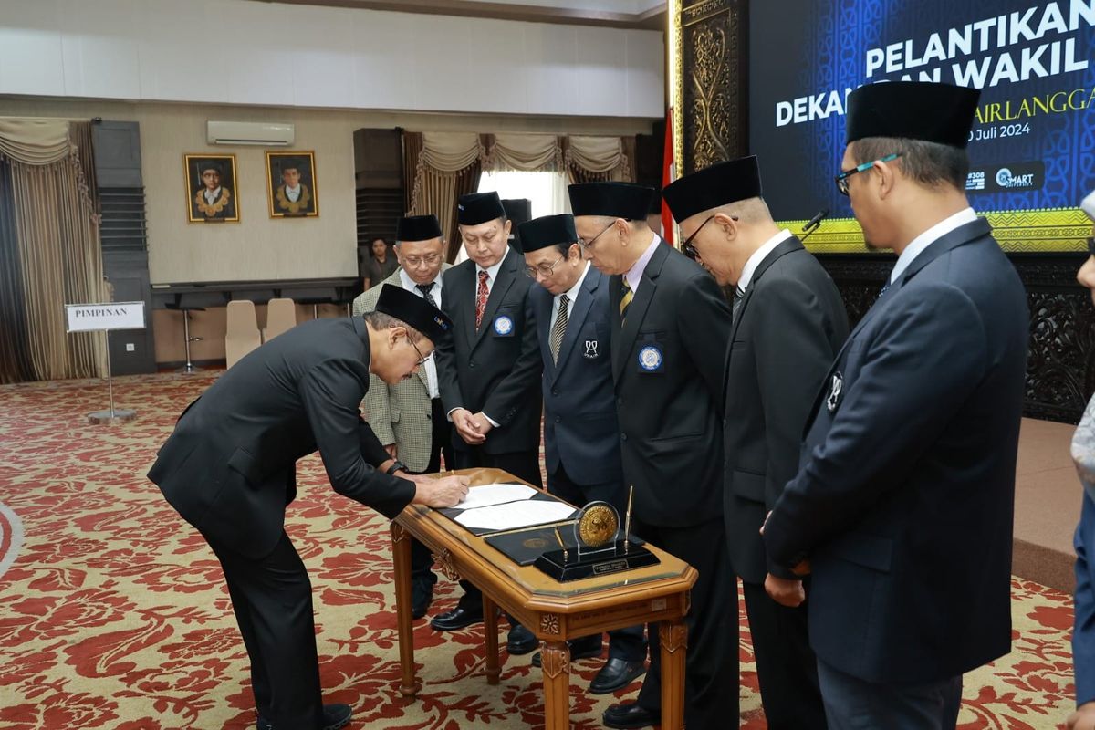 Prof. Budi Santoso saat pelantikan jadi Dekan FK Unair, Rabu (10/7/2024).