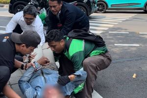 Mentan Amran Menolong Korban Kecelakaan Saat Hendak ke Istana Negara, Warganet Apresiasi