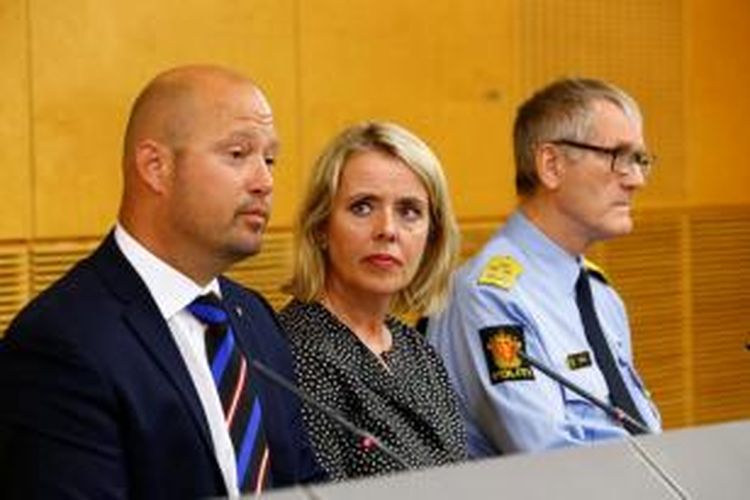 Menteri Kehakiman dan Keamanan Publik Norwegia Anders Anundsen (kiri), Direktur Badan Intelijen Norwegia (PST) Benedicte Bjoernland dan Kepala Kepolisian Norwegia Vidar Refvik dalam jumpa pers di Oslo yang membahas ancaman terorisme terhadap negeri itu.