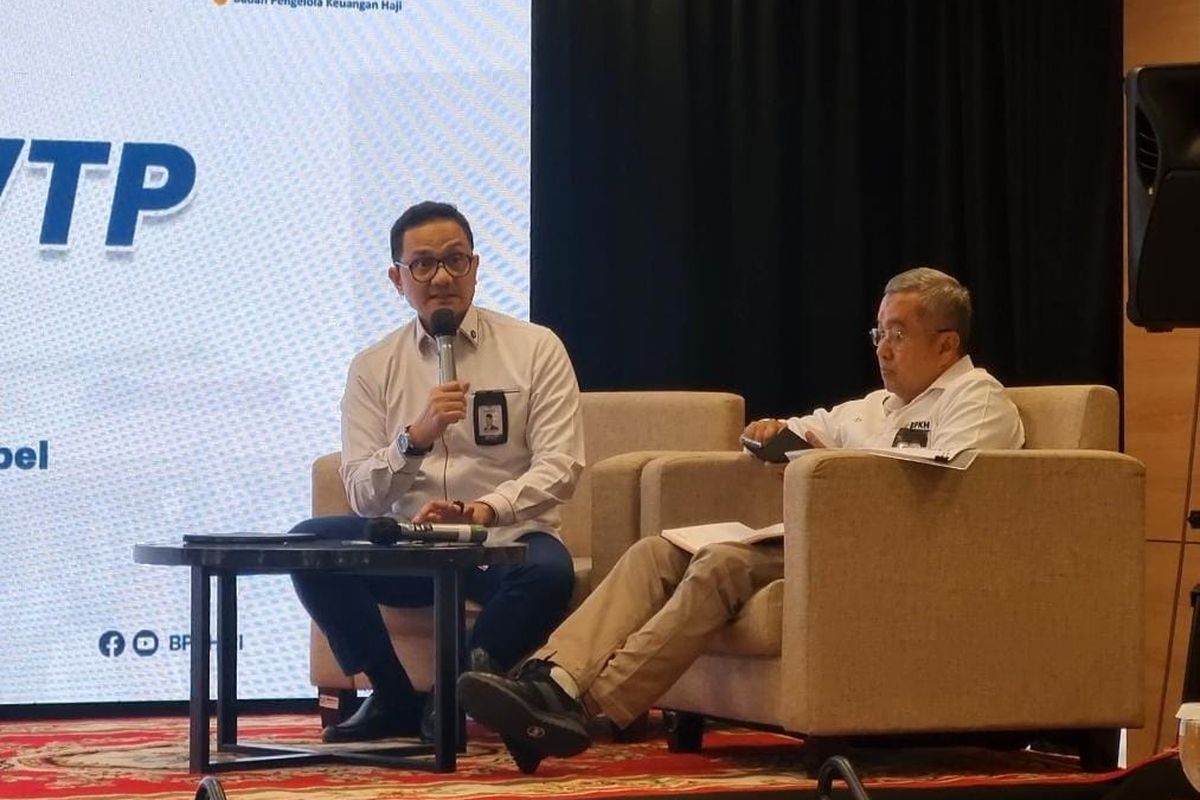 Kepala Badan Pelaksana Badan Pengelola Keuangan Haji (BPKH) Fadlul Imansyah dan Anggota BPKH Amri Yusuf saat konferensi pers di kantornya, Jakarta, Senin (25/8/2025).