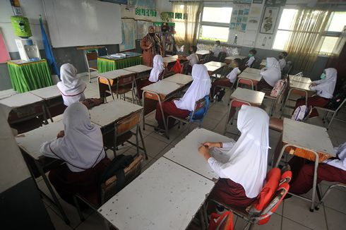 Mendikbud Minta Pemda Cabut Aturan Seragam Kekhususan Sekolah Negeri