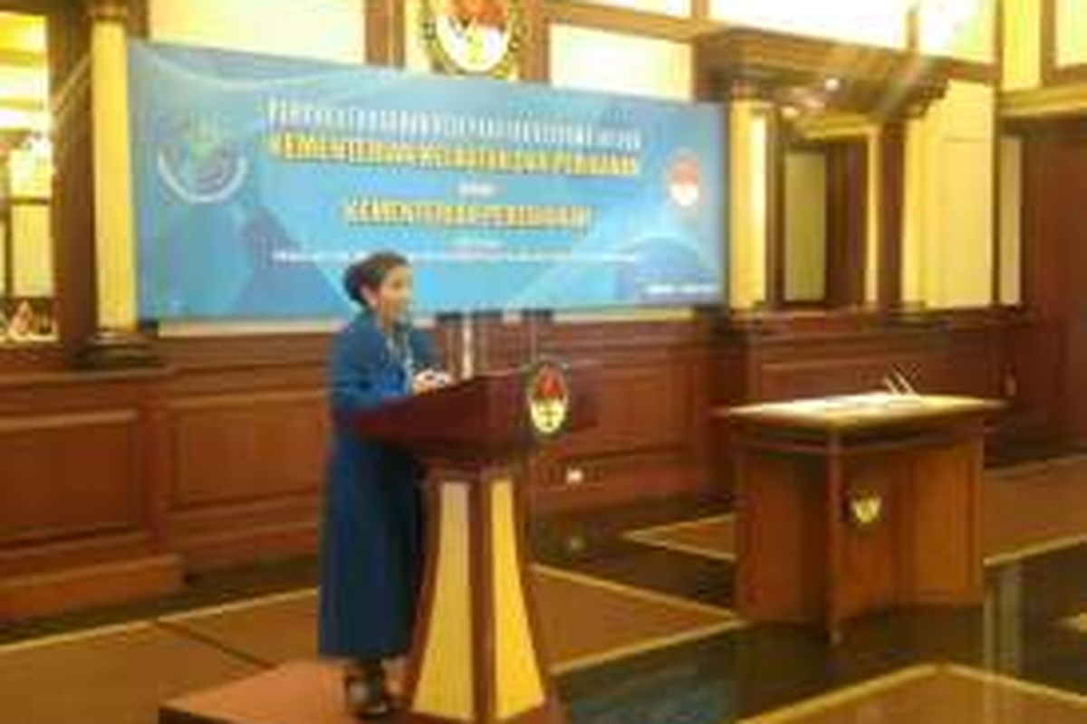 Menteri Perikanan dan Kelautan Susi Pudjiastuti memberikan sambutan dalam MoU dengan Menteri Pertahanan Ryamizard Ryacudu di Jakarta, Selasa (10/5/2016).
