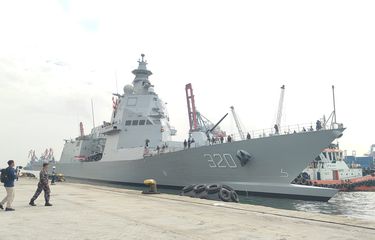 KRI Brawijaya-320 tiba di Dermaga 107, Tanjung Priok, Jakarta Utara, Senin (8/9/2025) setelah berlayar 44 hari dari Italia di mana kapal tersebut diproduksi.