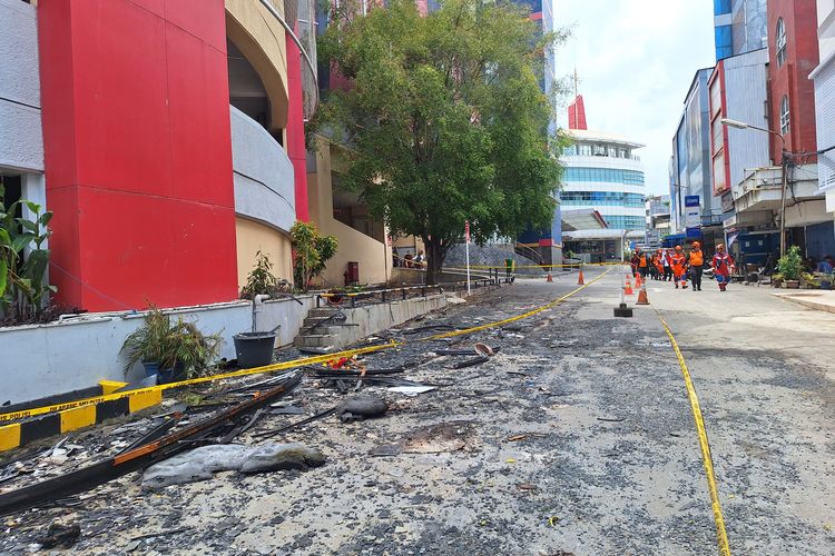 Kondisi Glodok Plaza du Jakarta Barat usai terbakar, Minggu (19/1/2025).