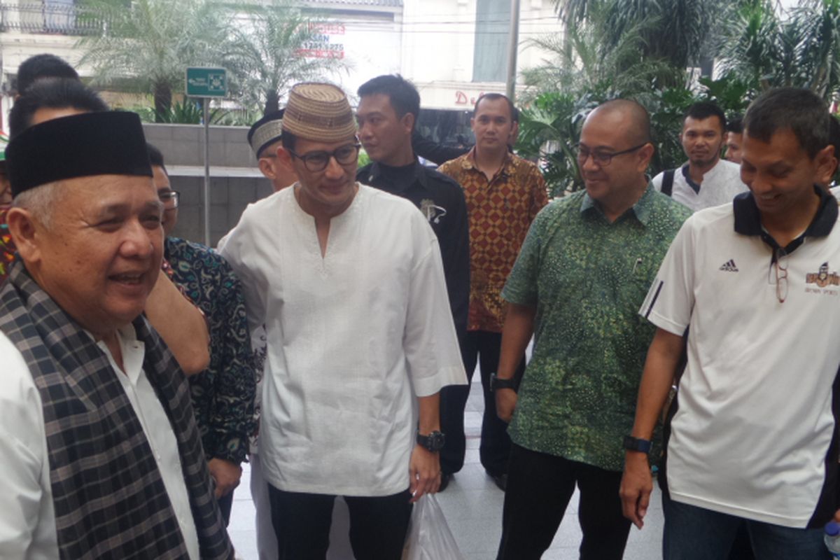 Wakil Gubenur terpilih DKI Jakarta Sandiaga Uno saat mengunjungi Para Mayestik di Jakarta Selatan, Jumat (21/7/2017)