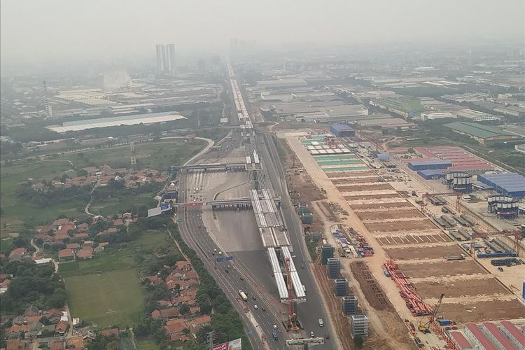 Memasuki H-2 Lebaran tidak terlihat kepadatan kendaraan yang melintas di Gerbang Tol (GT) Cikarang Utama (Cikarut) Tol Jakarta-Cikampek, Senin (3/6/2019).
