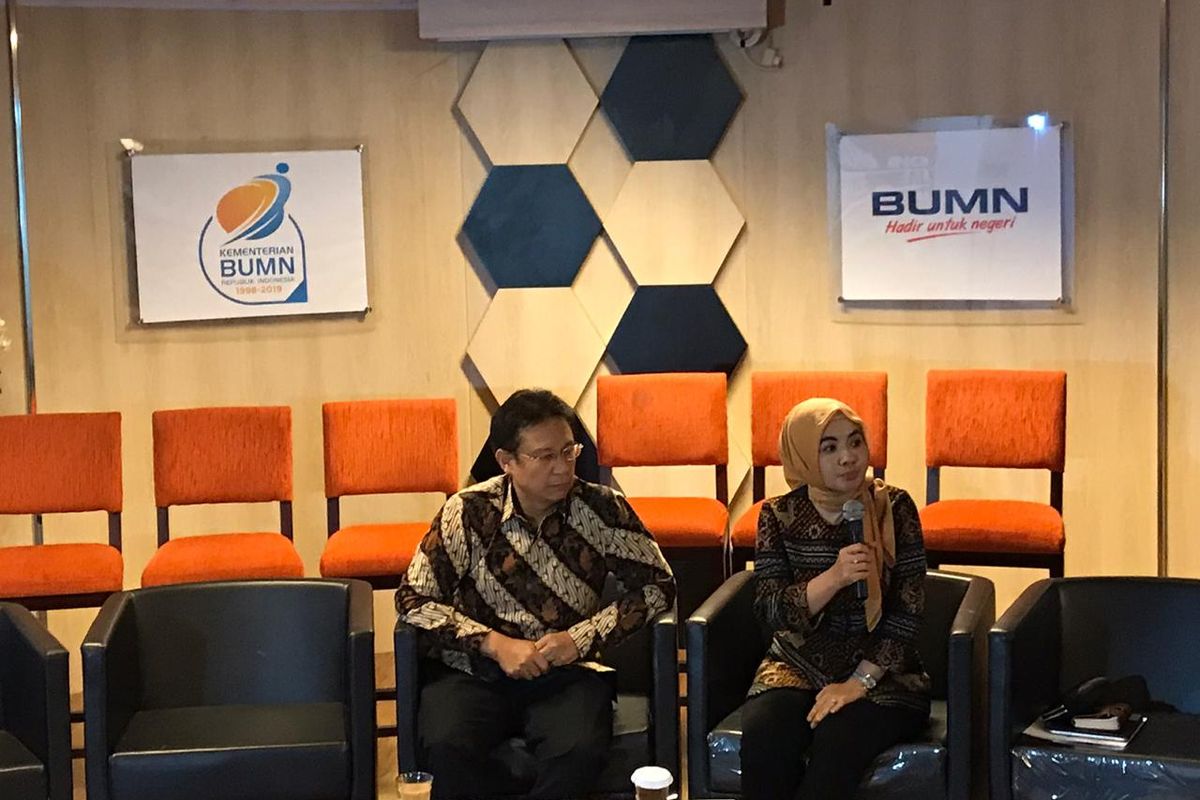 Wakil Menteri BUMN I Budi Gunadi Sadikin bersama Direktur Utama PT Pertamina Nicke Widyawati di Kementerian BUMN, Jakarta, Kamis (12/12/2019).