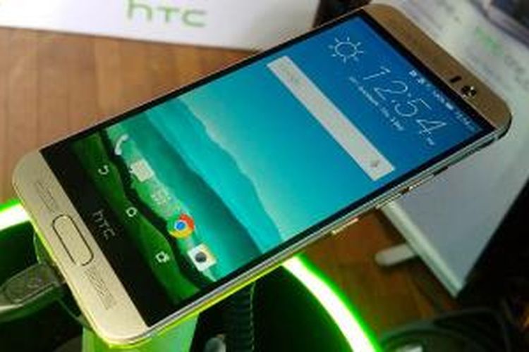 HTC One M9  akhirnya resmi masuk pasar Indonesia, Kamis (3/9/2015), dengan banderol Rp 10 juta.