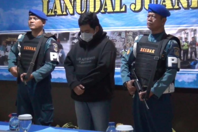 Pelaku bercanda bawa bom saat berada di Lanudal Juanda, Sidoarjo, Kamis (7/12/2023).