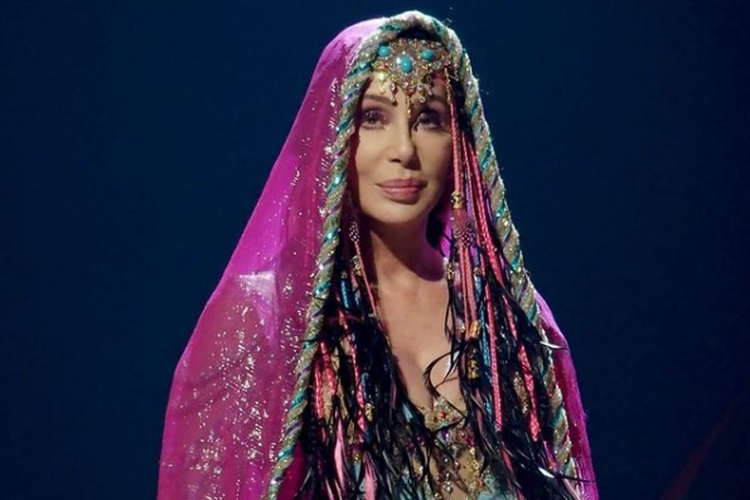 Penyanyi lawas ternama, Cher.
