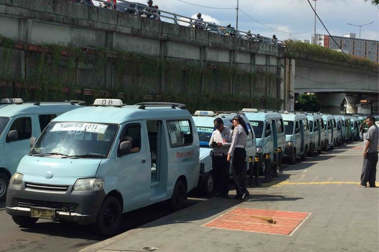 Angkot M08 trayek Tanah Abang-Kota kembali beroperasi pada Selasa (23/1/2018).