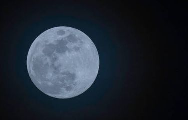 Ilustrasi supermoon.