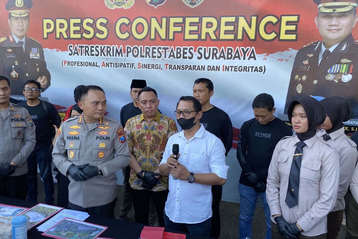 Ayah mahasisiwi Ubaya yang tewas dalam koper di Pacet, Mojokerto saat berada di Mapolrestabes Surabaya