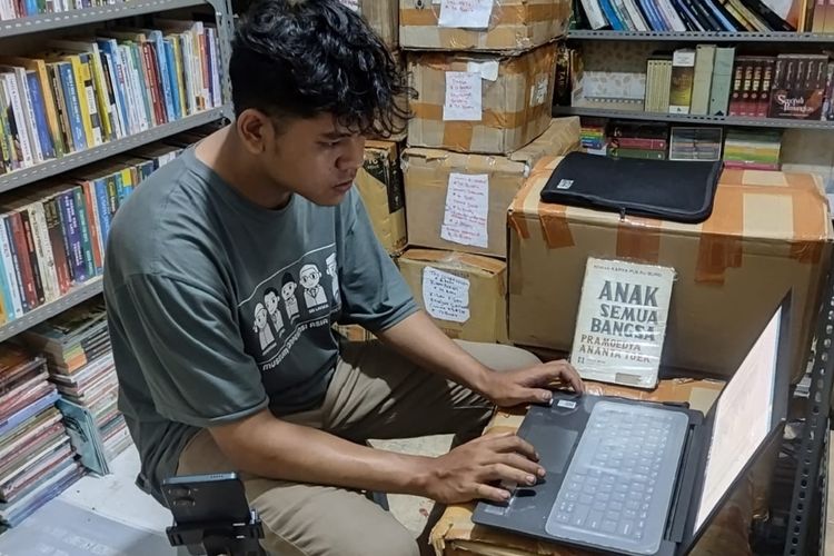 Bukan Sekadar Pustakawan, Kisah Rama Navigator di Lautan Pengetahuan dan Banjir Informasi