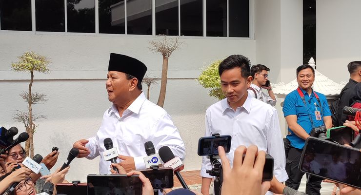 Kenakan Kemeja Putih, Prabowo-Gibran Tiba di KPU 