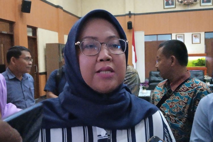 Bupati Bogor Ade Yasin saat ditemui usai menggelar rapat kordinasi dengan enam Satuan Kerja Perangkat Daerah (SKPD) terkait wabah virus Corona di Pendopo Bupati, Komplek Pemkab Bogor, Cibinong, Kabupaten Bogor, Jawa Barat, Minggu (15/03/2020). (KOMPAS.COM/AFDHALUL IKHSAN)