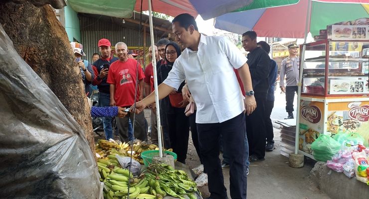 Hari Pertama Kampanye, Hendi Pilih Belanja untuk Tim Sukses di Pasar Ngaliyan Semarang