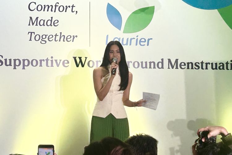 Aktris sekaligus penyanyi Maudy Ayunda dalam Press Conference Comfort Made Together: Building a Supportive World Around Menstruation with Laurier, di Jakarta Pusat, Selasa (21/4/2026).