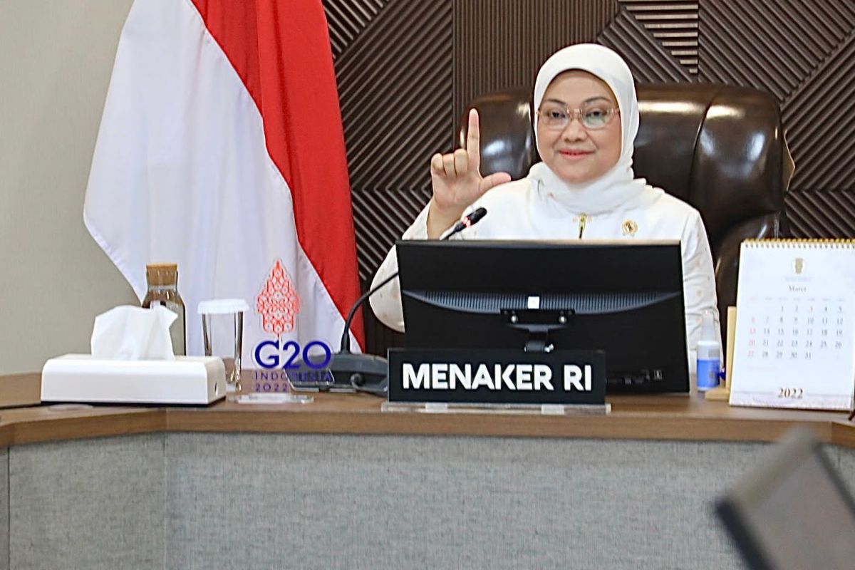 Menteri Ketenagakerjaan Ida Fauziyah memberikan sambutan dalam acara PKN LAN Tingkat I Angkatan LII Tahun 2022 secara virtual pada Selasa (22/3/2022). 