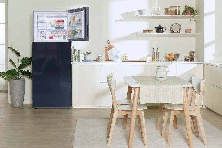 Samsung Electronics Indonesia menghadirkan rangkaian kulkas Top-Mounted Freezer (TMF) atau kulkas dua pintu terbaru yang memiliki kompartemen Optimal Fresh+, cocok untuk menyimpan makanan ungkep.
