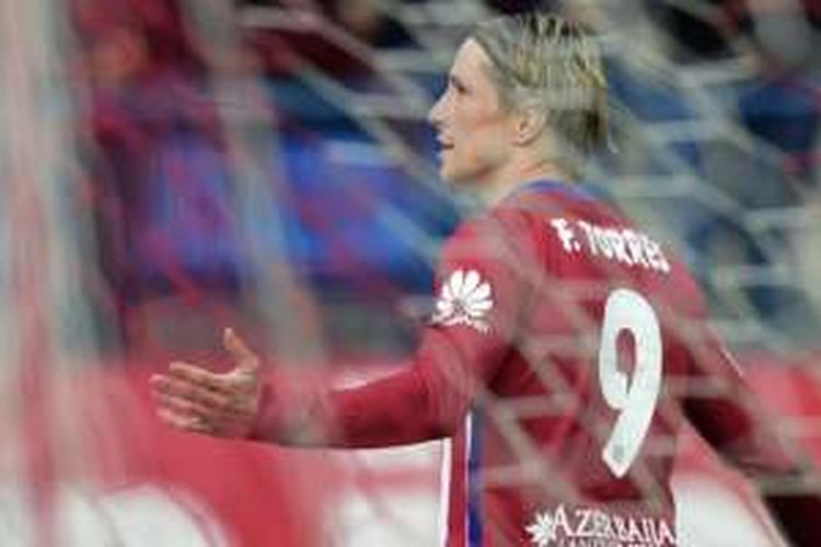 Fernando Torres mencetak satu gol saat Atletico Madrid menang 2-0 atas Celta Vigo di Vicente Calderon, Sabtu (14/5/2016). 
