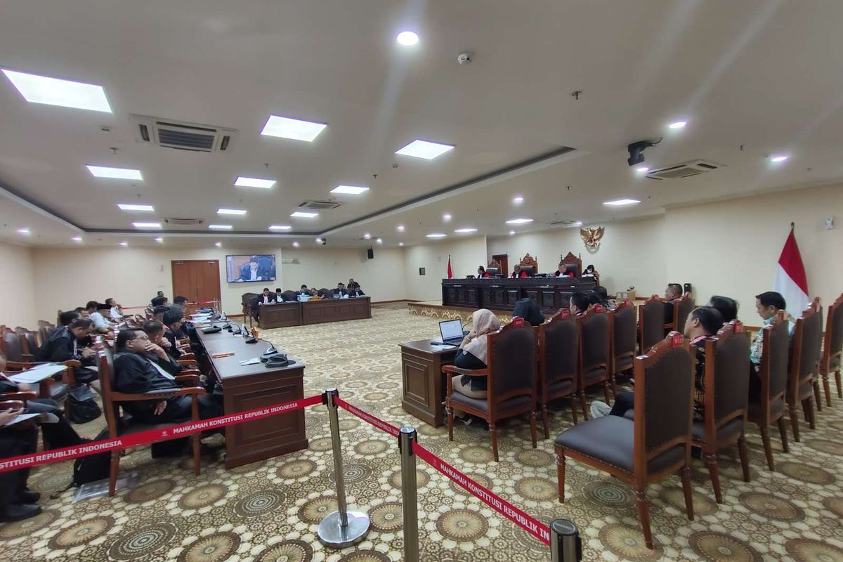 Jokes Bapak-bapak Hakim MK yang Cairkan Suasana Sidang PHPU Pilkada...