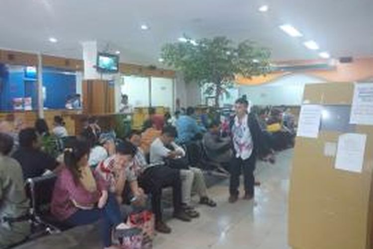 Layanan PTSP di kantor Wali Kota Jakarta Pusat pada Kamis (13/8/2015) banyak didatangi oleh pemohon yang ingin mengurus surat izin usaha.