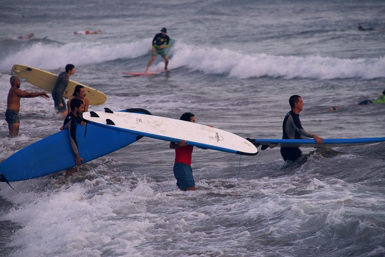 Two Bali beaches briefly reopened for international tourists eager to go surfing after more than three months of quarantine but was quickly reclosed.