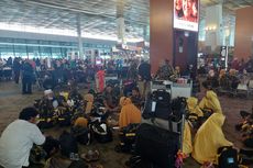 Kamis Siang hingga Sore, Jemaah Umrah Padati Terminal 3 Bandara Soekarno-Hatta