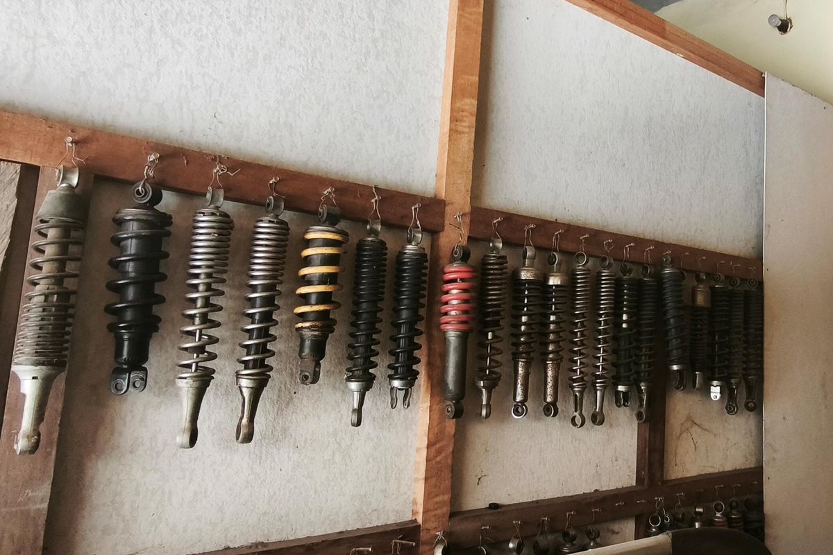 Display shock absorber motor rebuild