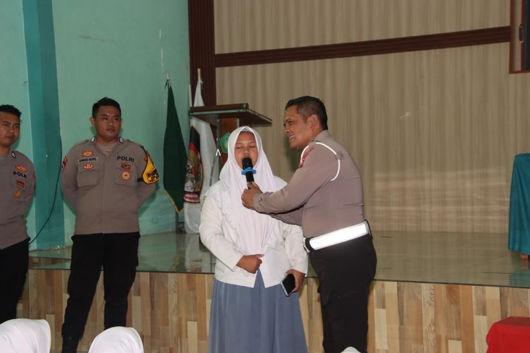 Cegah Hoaks AI, Polisi Edukasi 140 Siswa di Sumenep