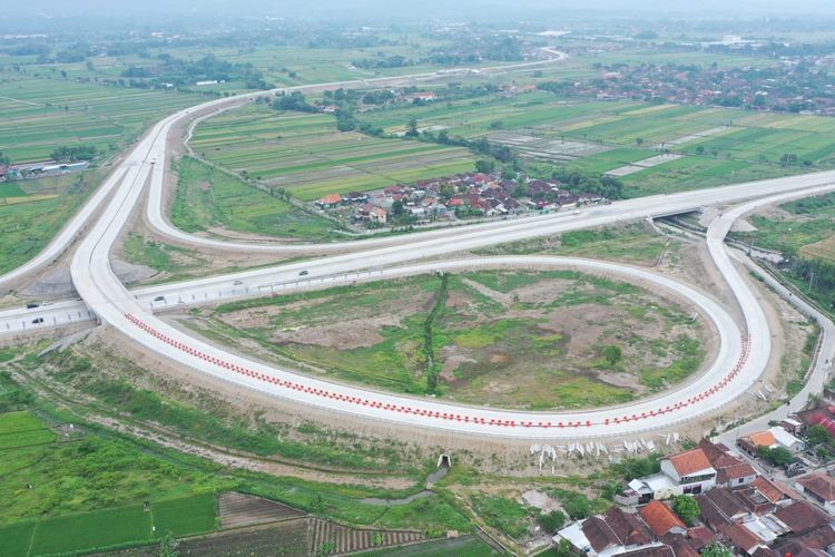 Jalan Tol Solo-Yogyakarta-YIA Kulonprogo (Jogja-Solo) Segmen Kartasura-Karanganom sepanjang 13 km.