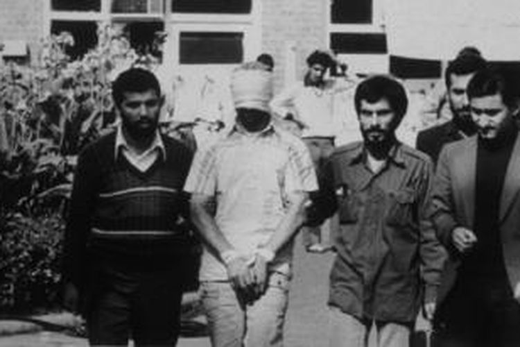 Puluhan orang disandera di Kedubes AS di Teheran, Iran tahun 1979.