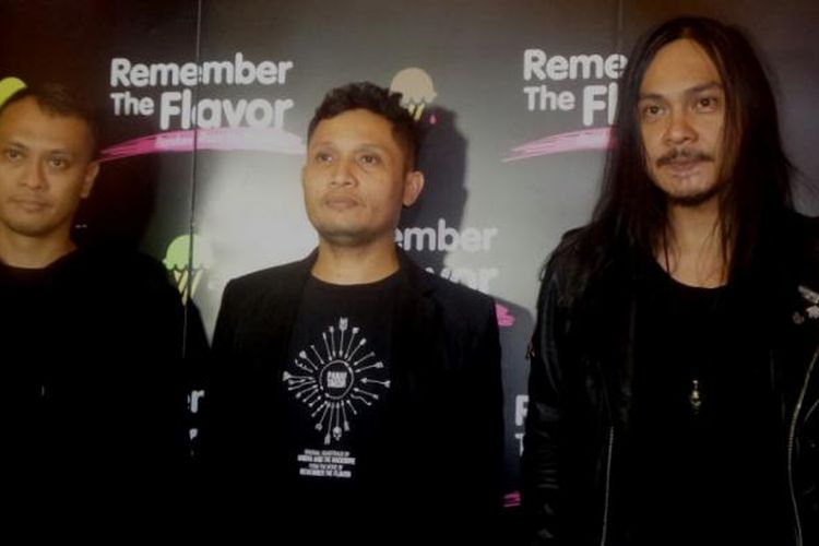 Andra and The Backbone diabadikan usai konferensi pers film Remember the Flavor di XXI Djakarta Theatre, Jakarta Pusat, Rabu (82/2017).