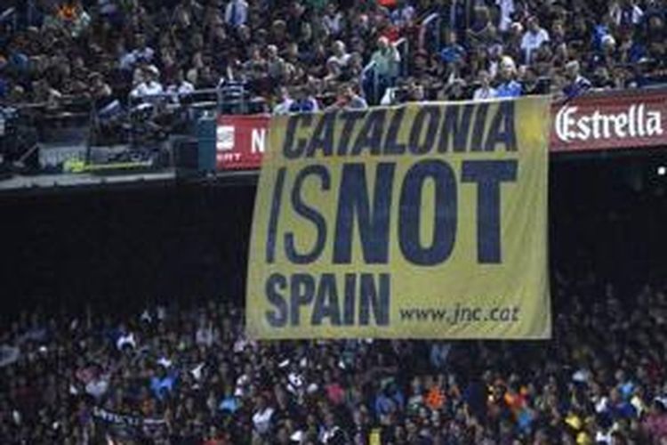 Spanduk yang menyerukan bahwa Catalunya bukanlah bagian dari Spanyol. 