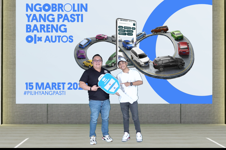 Johnny Widodo, CEO OLX Autos Indonesia bersama Bintang Emon.