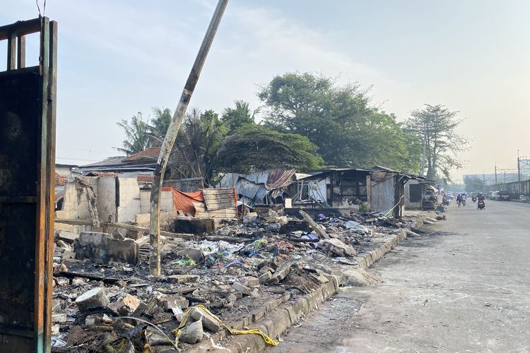 Potret Kampung Lio Depok Usai Dilalap Api, Warga Hanya Temukan Sisa Arang dan Reruntuhan