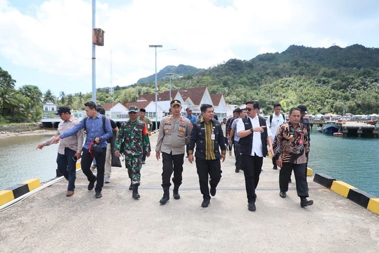 Sekjen Kemendagri Suhajar Diantoro harap PLBN Serasan segera beroperasi. 


